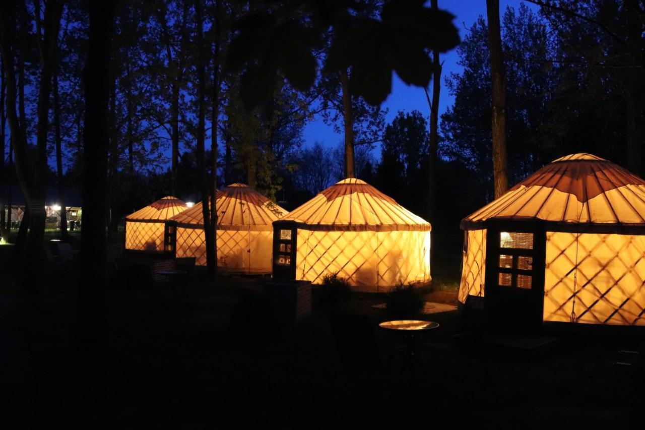 Oeko Kemping Es Glamping Tiszadada Exteriér fotografie